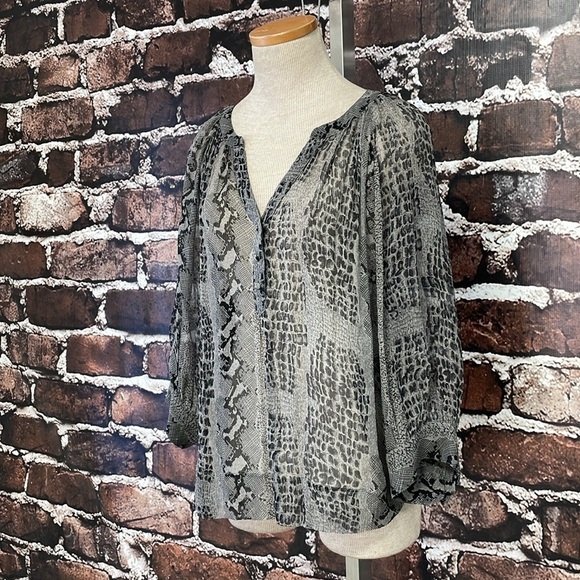 Joie Blouse Women's M Medium Grey Snakeskin Sheer Buttons Shirt Collar Top - Picture 6 of 13